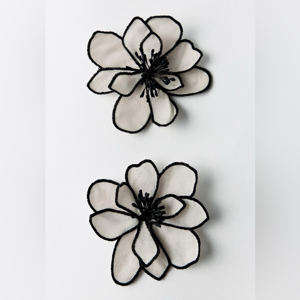 ZARA Authentic LARGE ECRU FLORAL EARRINGS NWT Lightweight Fabric - Picture 4 of 6